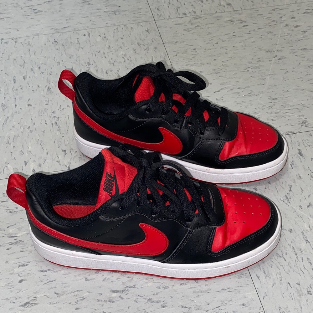 Nike Red and Black Athletic Shoes low borough size 4.5y big kids women 6